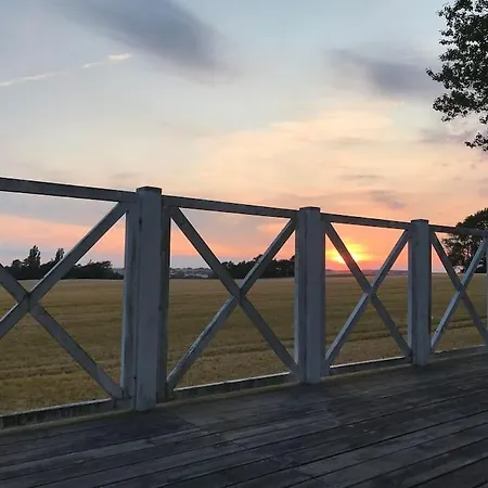 Eventyrligt Og Rummeligt Hus Med Havudsigt * Borre