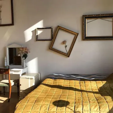 Eventyrligt Og Rummeligt Hus Med Havudsigt Borre