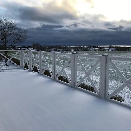 Villa Eventyrligt Og Rummeligt Hus Med Havudsigt Borre