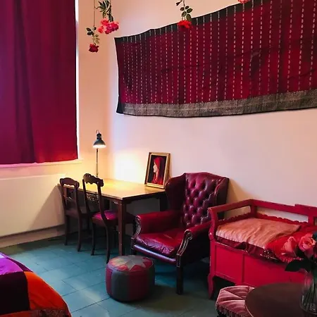 Eventyrligt Og Rummeligt Hus Med Havudsigt