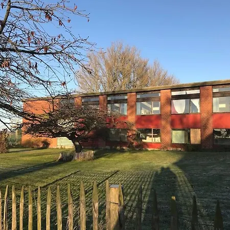 Eventyrligt Og Rummeligt Hus Med Havudsigt Borre