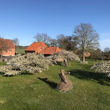 Eventyrligt Og Rummeligt Hus Med Havudsigt