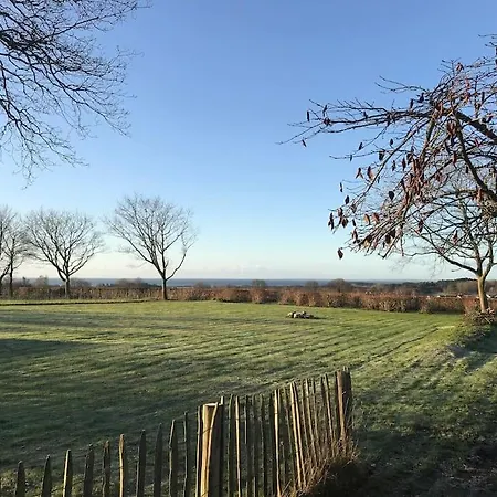 Eventyrligt Og Rummeligt Hus Med Havudsigt