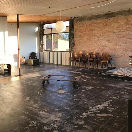 Eventyrligt Og Rummeligt Hus Med Havudsigt Borre