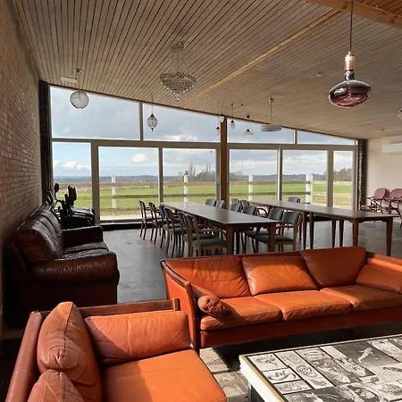 Eventyrligt Og Rummeligt Hus Med Havudsigt Villa Borre