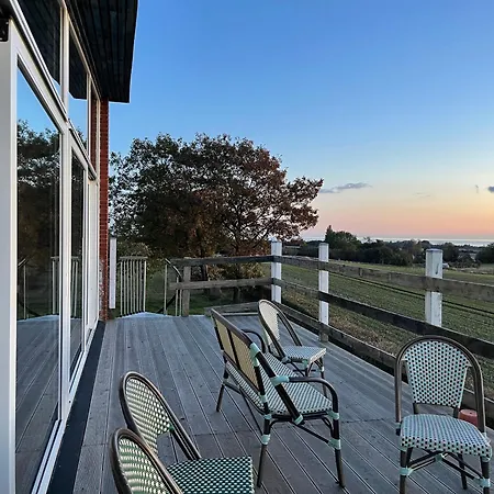 Eventyrligt Og Rummeligt Hus Med Havudsigt